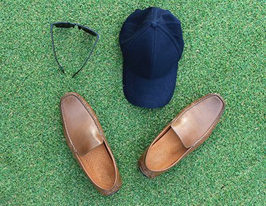Home sets of hat,sunglasses and shoes on green grass